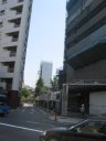 ビルの合間に見える池袋サンシャイン60